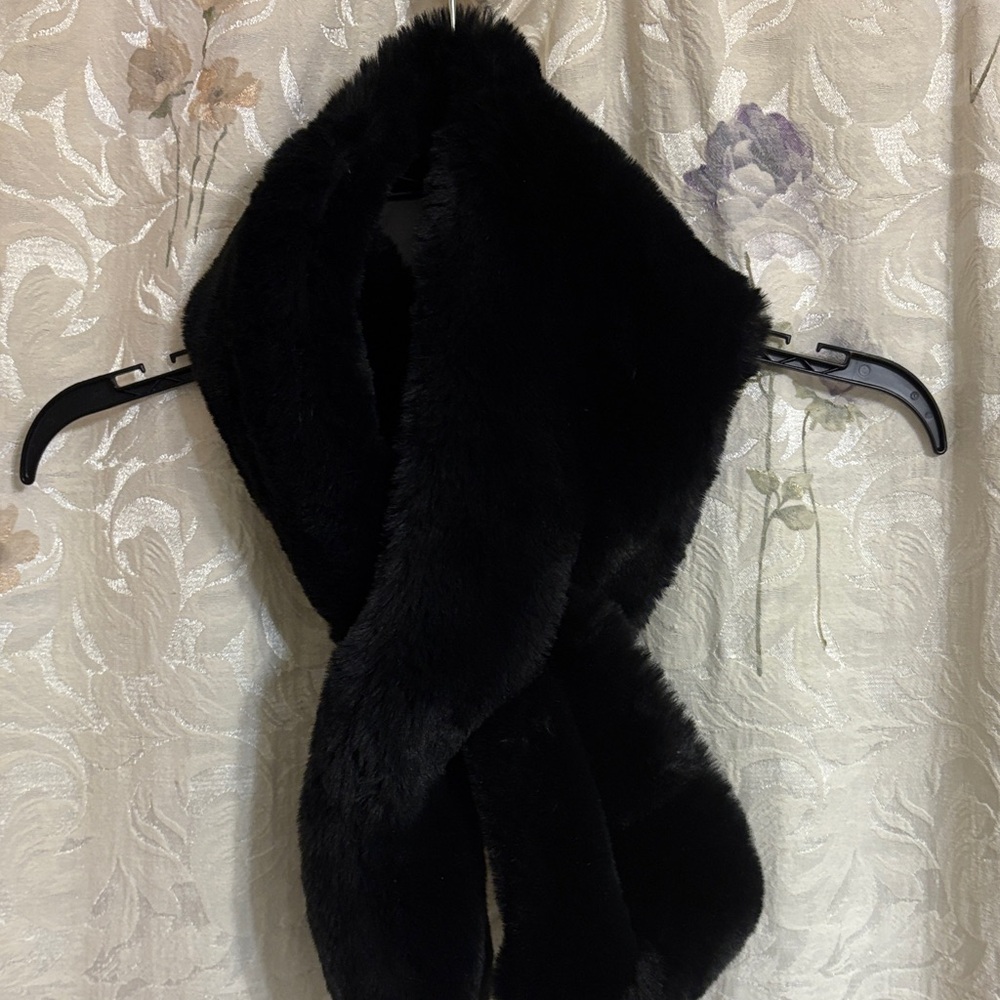 Elegant Black Faux Fur Scarf